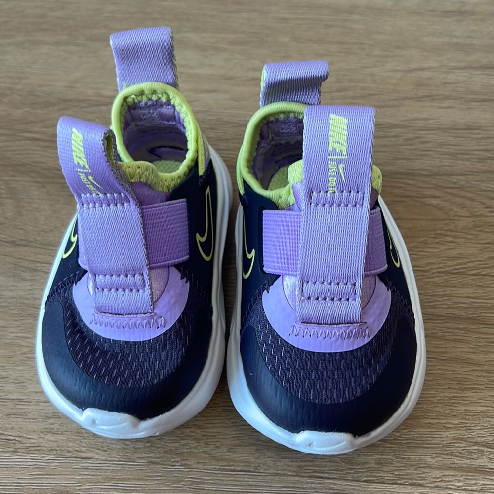 NWOT Nike slip on sneakers
